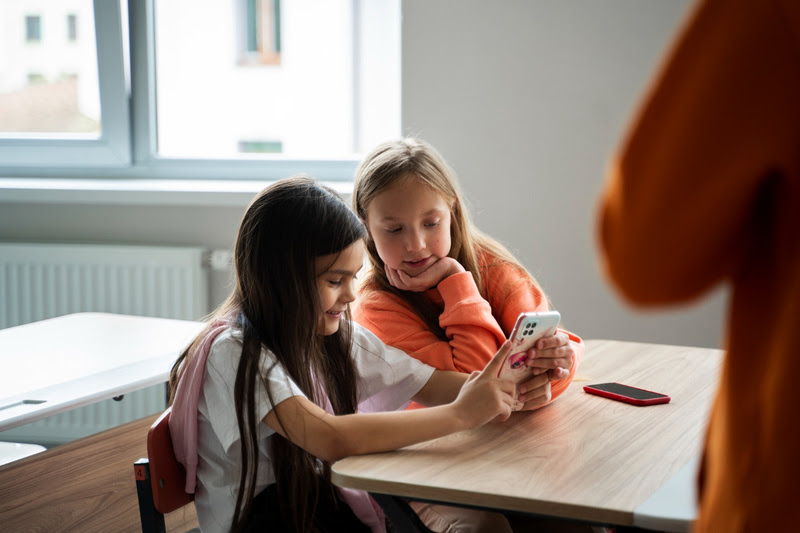 Proibicao Do Uso De Celulares Nas Escolas Abre Espaco Para O Debate Sobre O Uso Consciente Da Tecnologia