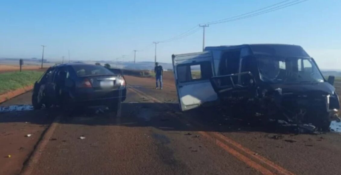 Van De Dupla Sertaneja Se Envolve Em Acidente Com Carro Uma Pessoa Morreu E Tres Ficaram Feridas