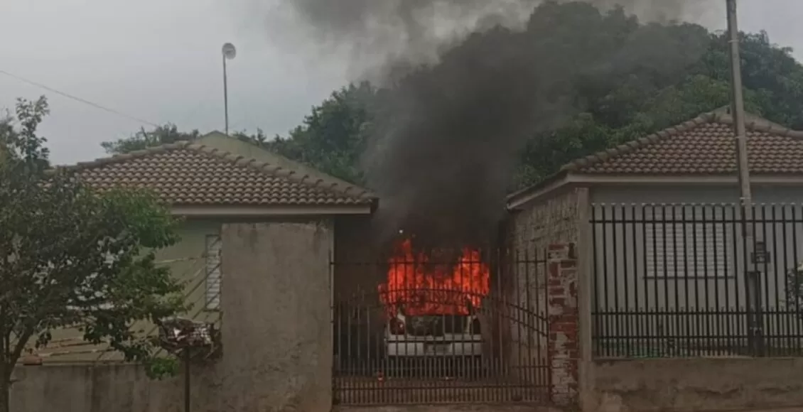 Carro E Incendiado Em Residencia De Iguatemi Um Dia Apos Jovem Ser Baleado