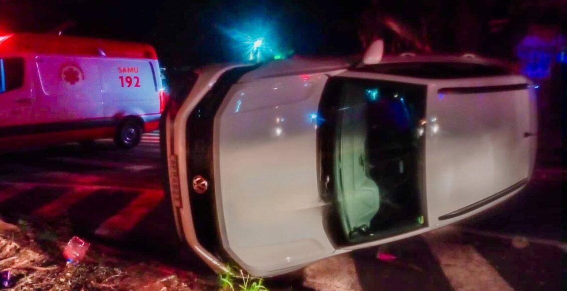 Motorista Embriagado Perde Controle E Capota Carro Em Maringa Apos Colidir Com Veiculo Estacionado