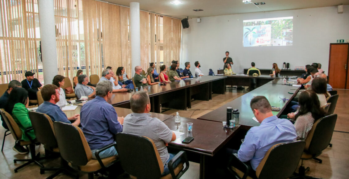 Prefeitura De Maringa Inicia Discussoes Para Revisao Do Plano De Arborizacao Urbana