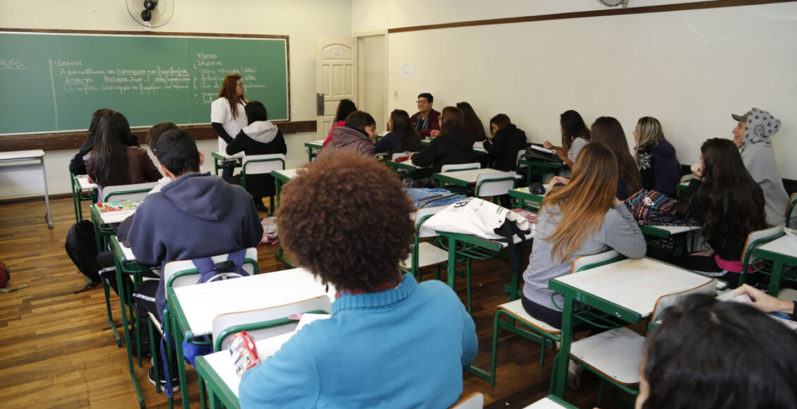 Governo Do Parana Apresenta Projeto De Lei Para Reajustar Salario Dos Professores Em Ate 1131