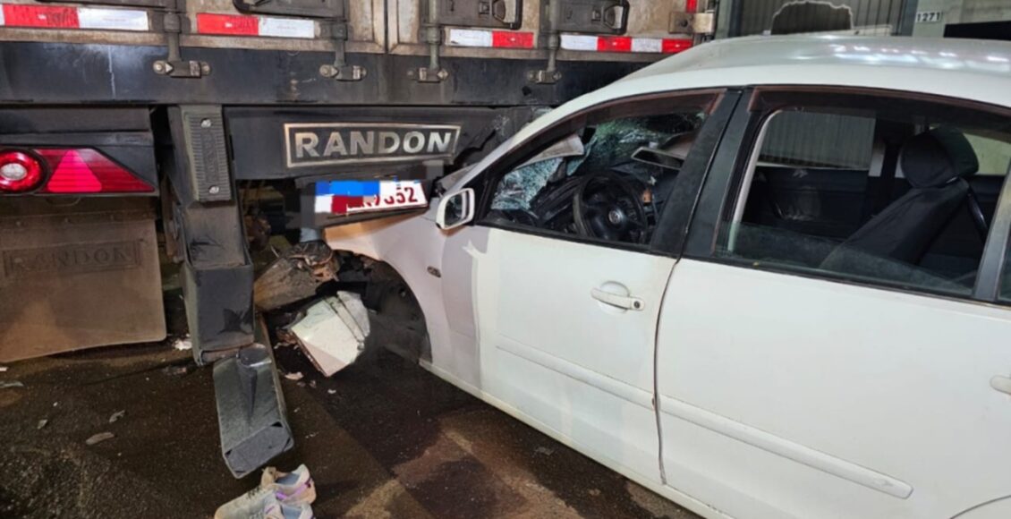 Jovem De 20 Anos Fica Gravemente Ferido Apos Bater Carro Na Traseira De Carreta Estacionada Em Maringa