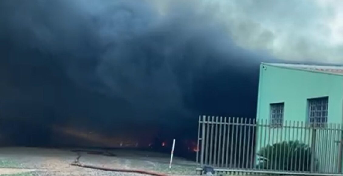 Video Incendio De Grandes Proporcoes Atinge Empresa De Reciclaveis Em Maringa