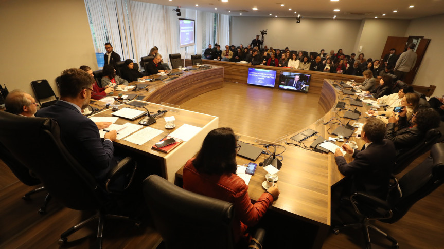Assembleia Debate Acoes Para Reverter Adoecimento De Professores Das Escolas Estaduais Do Parana