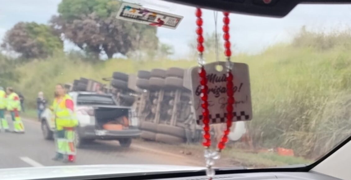 Carreta Tomba No Contorno De Marialva E Deixa Transito Lento Na Br 376