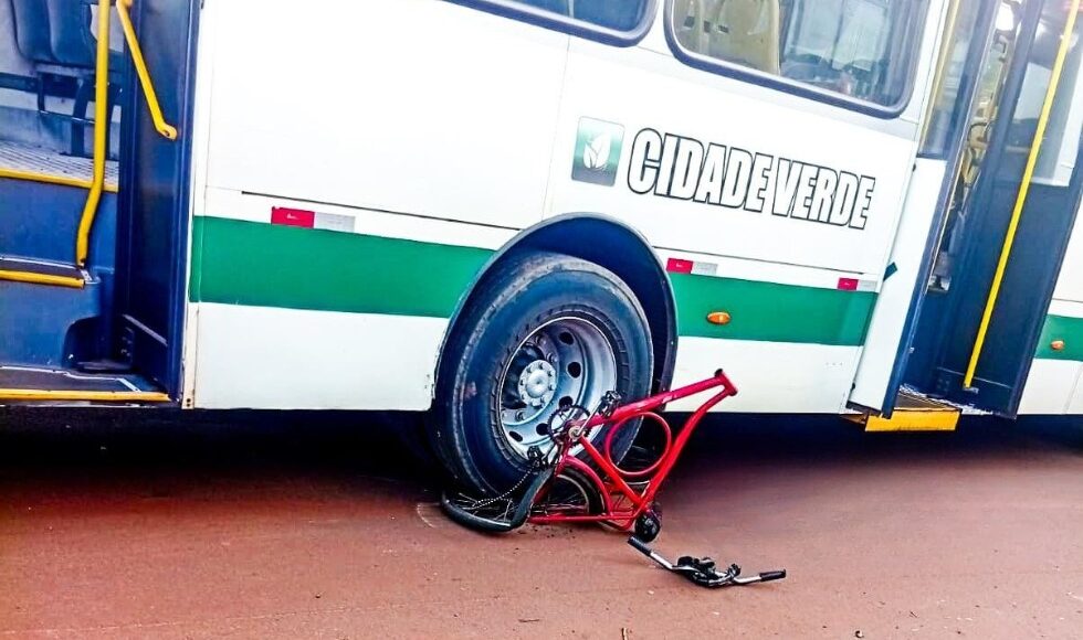 Clicista Escapa De Acidente Grave Apos Bicicleta Ser Esmagada Por Onibus Em Sarandi