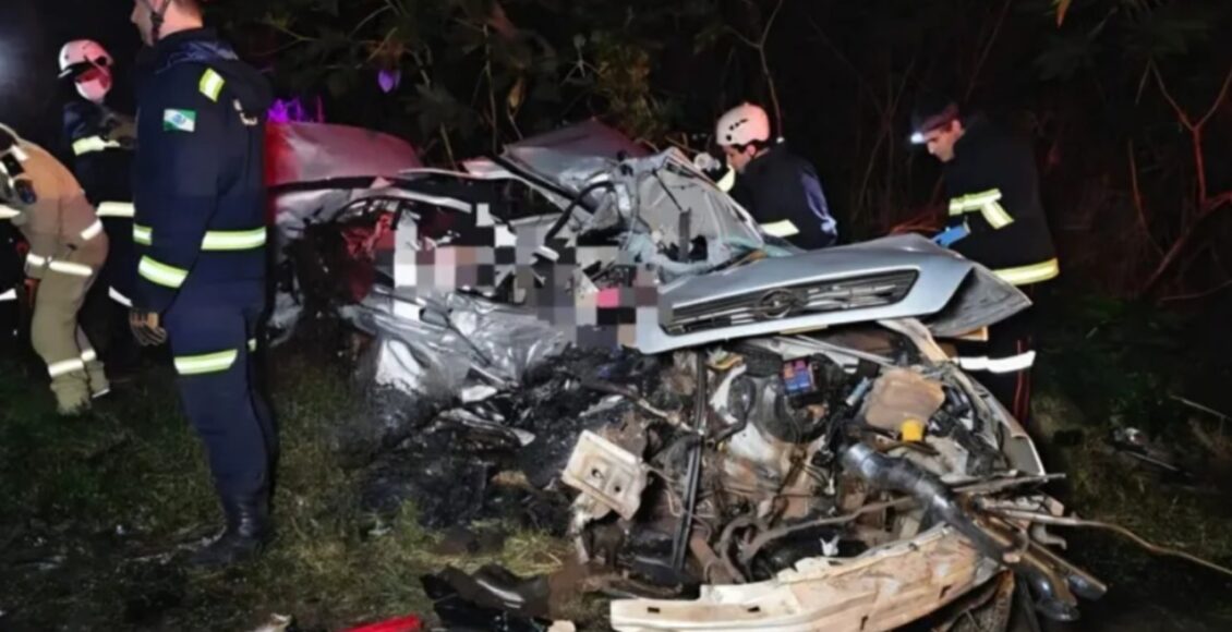 Colisao Entre Carro E Van Deixa Tres Mortos Incluindo Uma Crianca Policia Investiga Suposto Racha