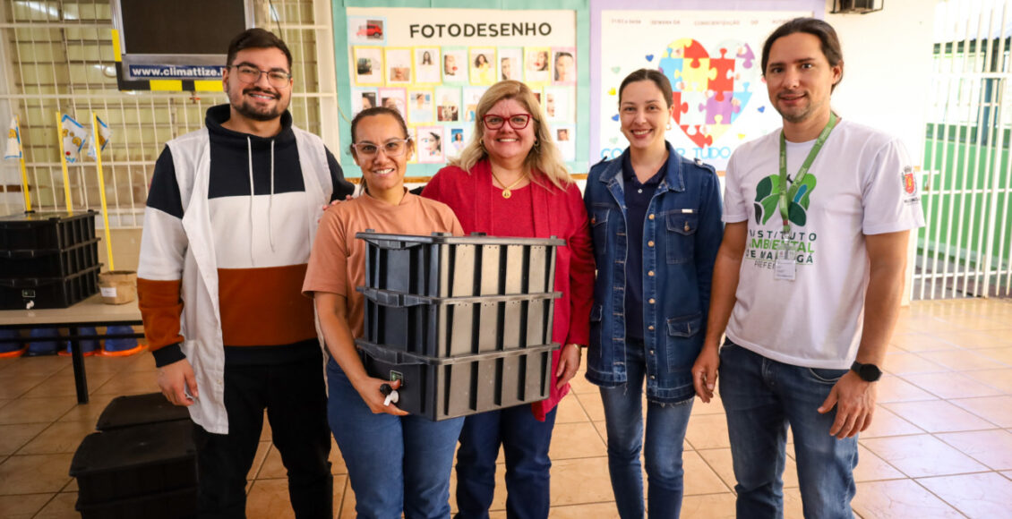 Familias De Alunos Da Rede Municipal De Maringa Recebem Composteiras Para Uso Domestico