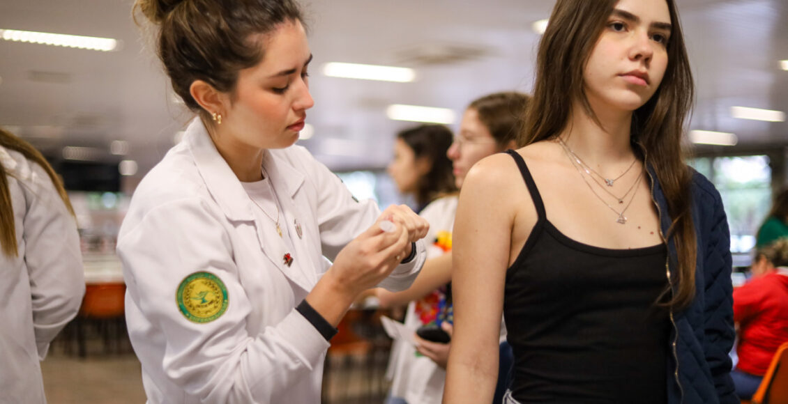 Maringa Aplica Mais De 14 Mil Doses De Vacina Contra A Gripe Em Acao Na Uem