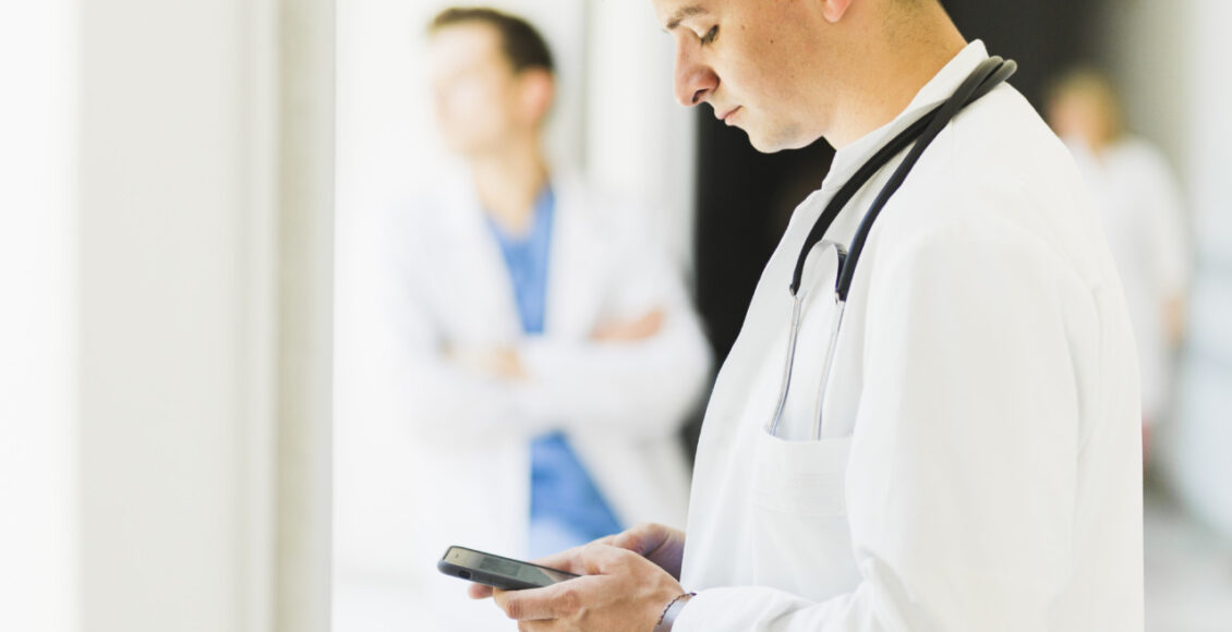 Medicos Ganham Influencia Nas Redes E Enfrentam Desafios Eticos Na Producao De Conteudo