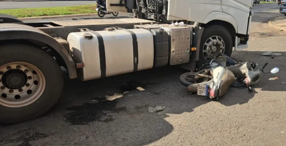 Motociclista De 24 Anos Fica Gravemente Ferida Em Colisao Com Cavalo Mecanico Em Maringa