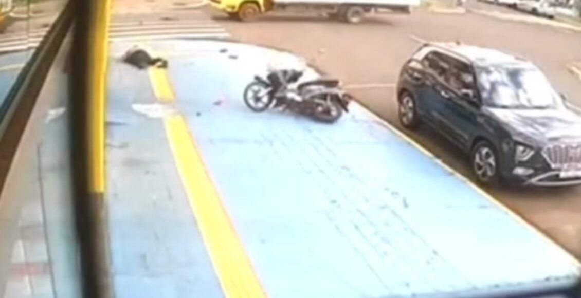 Motociclista Fica Gravemente Ferida Apos Ser Atingida Por Caminhao Em Cruzamento De Maringa