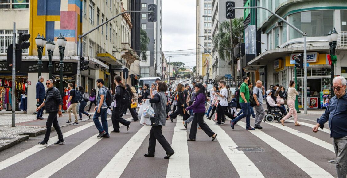 Pedestres No Centro De Curitiba