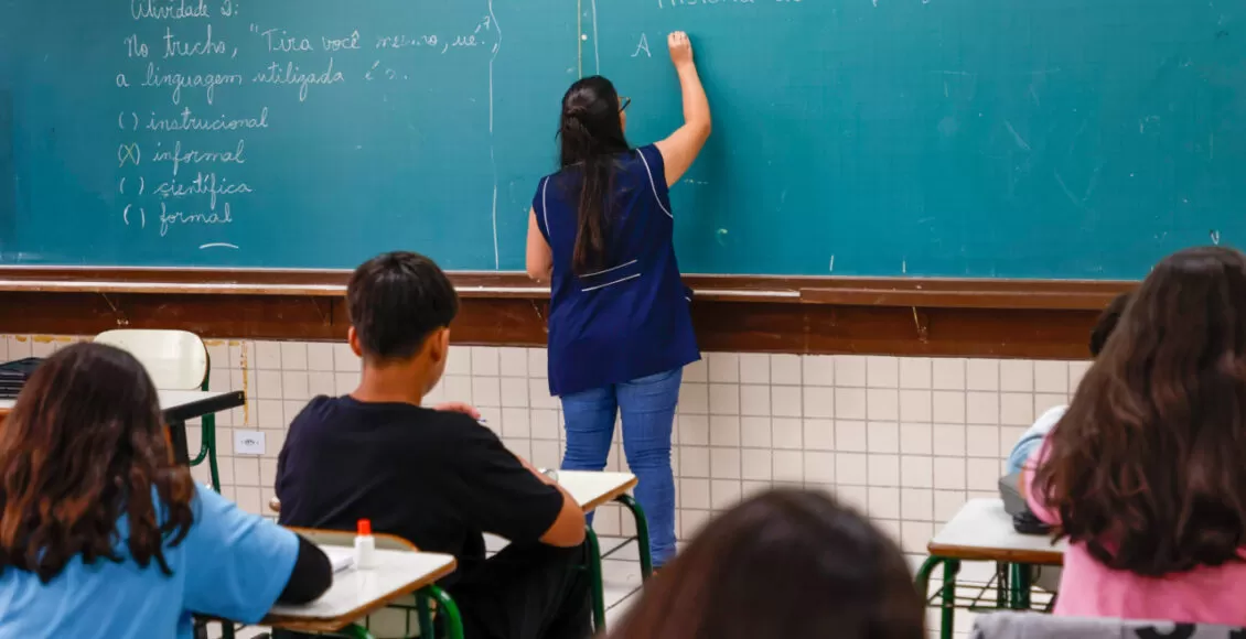 Parana Sanciona Reajuste Salarial De Ate 1131 Para Professores Da Rede Estadual