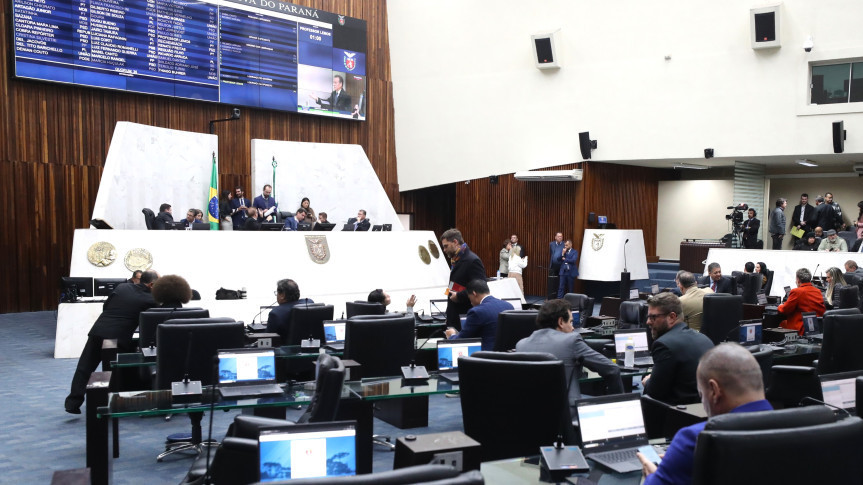 Proposta De Reajuste Salarial Dos Professores Avanca Na Assembleia Legislativa Do Parana
