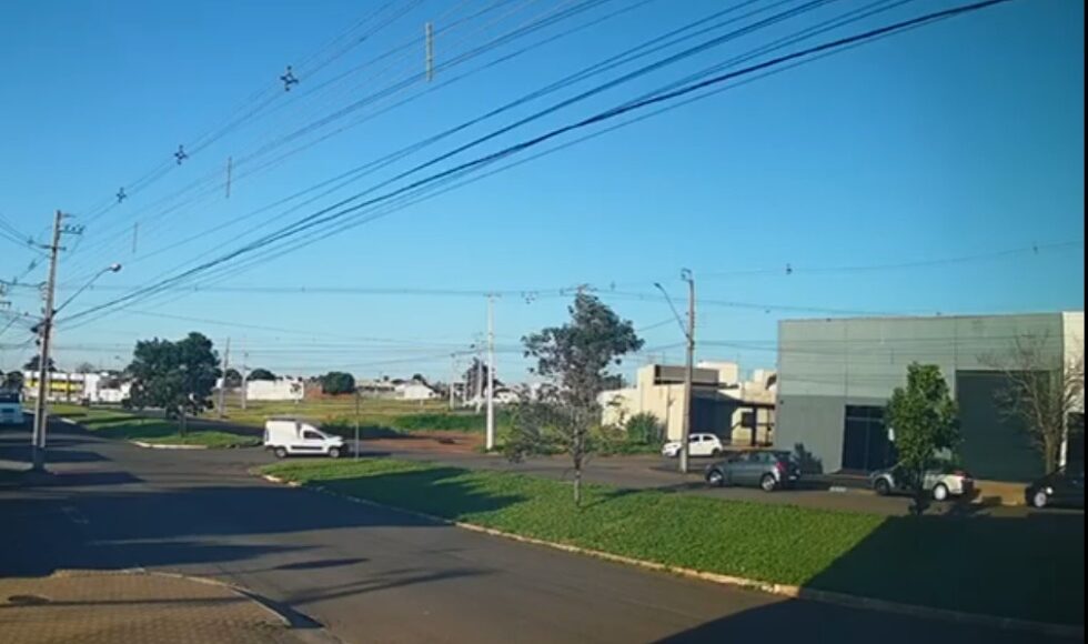 Video Motociclista Fica Gravemente Ferido Apos Colidir Com Carro Em Cruzamento De Maringa
