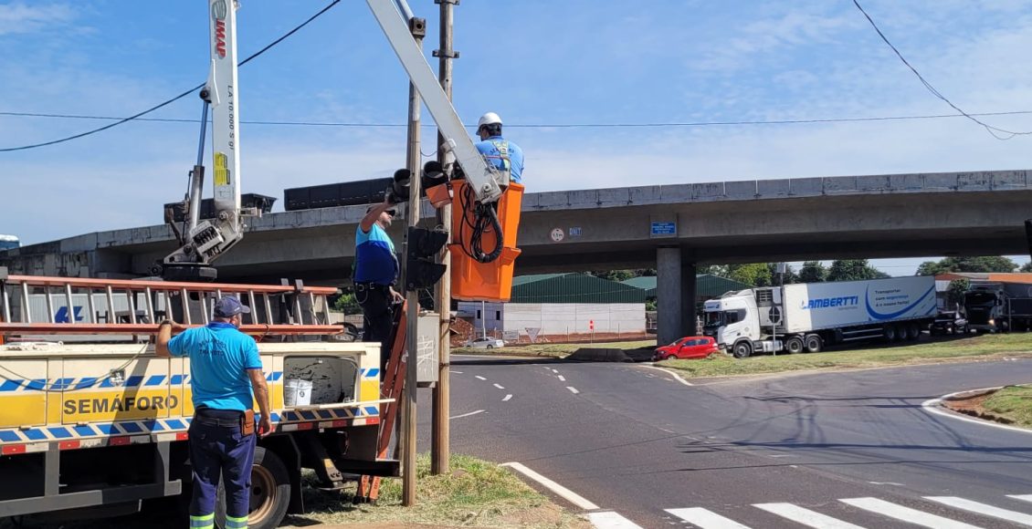 Semob implanta novo esquema de tráfego na Avenida Colombo para reduzir congestionamentos