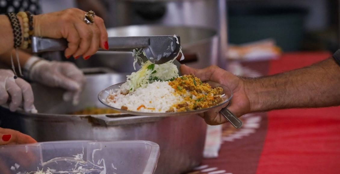 Prefeitura de Maringá promove almoço de Páscoa no Centro Pop para pessoas em situação de rua
