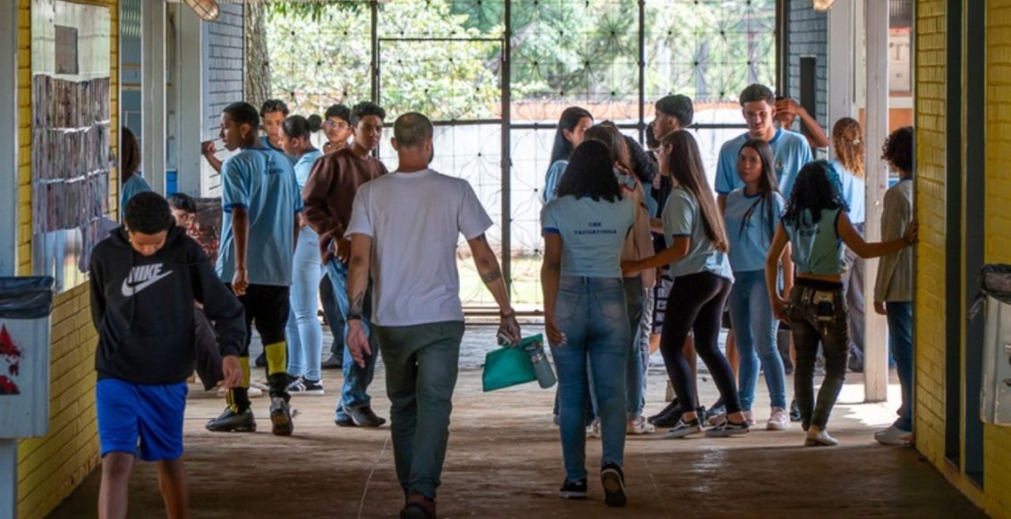 Programa Pé-de-Meia completa dois anos com queda de 67% no abandono escolar no Paraná