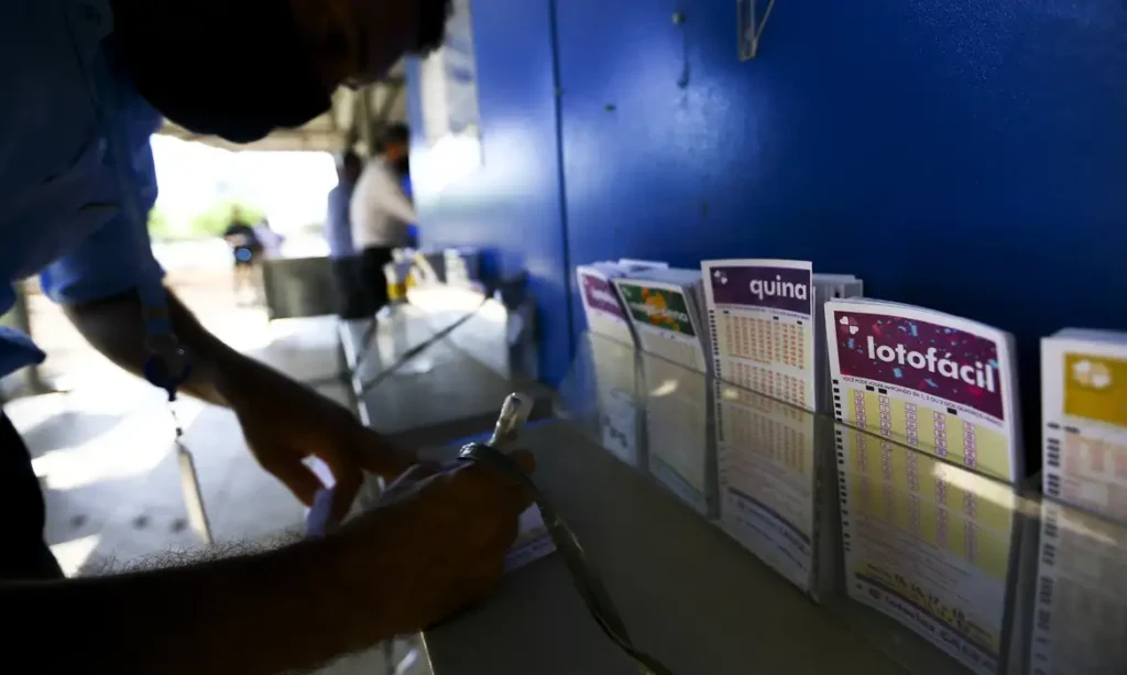 Lotofácil tem chuva de ganhadores e 25 apostas dividem prêmio de mais de R$ 3,6 milhões