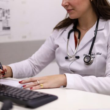 Contratação de 43 novos médicos plantonistas vai reforçar atendimentos de urgência e emergência em Maringá