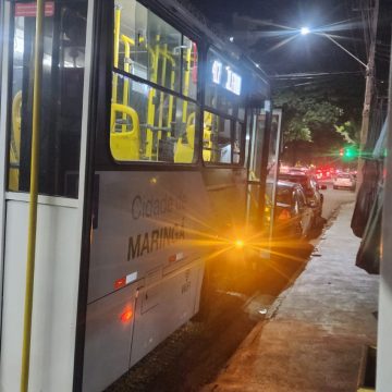 Passageiros ficam feridos após adolescentes arremessarem pedras dentro de ônibus do transporte coletivo, em Maringá