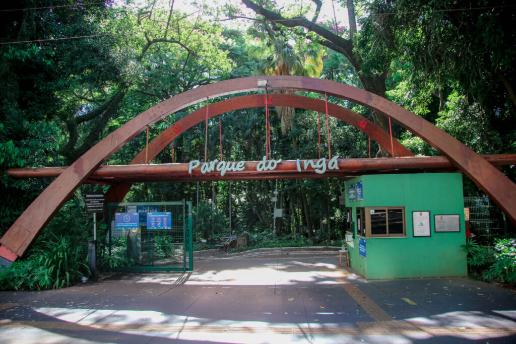 Prefeitura de Maringá inaugura espaço gastronômico na Maria Fumaça e abre exposição de dinossauros no Parque do Ingá