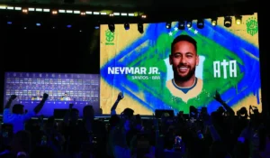 Neymar não treina em apresentação e preocupa a duas semanas da Copa do Mundo
