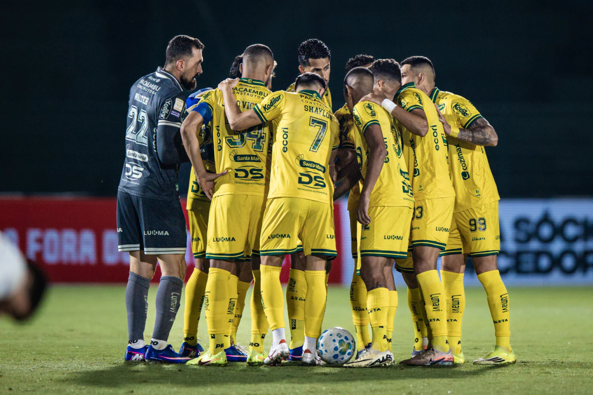 Primeiros colocados tropeçam, Diniz perde invencibilidade e Timão entra na zona de rebaixamento; giro pela 14ª rodada do Brasileirão