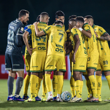 Primeiros colocados tropeçam, Diniz perde invencibilidade e Timão entra na zona de rebaixamento; giro pela 14ª rodada do Brasileirão