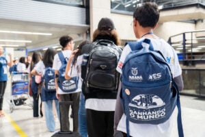 Quase 1,3 mil estudantes da rede estadual do Paraná embarcam para intercâmbio no 2º semestre