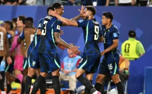 Seleção Brasileira resolve no primeiro tempo, bate o Haiti por 3 a 0 e lidera grupo C da Copa do Mundo