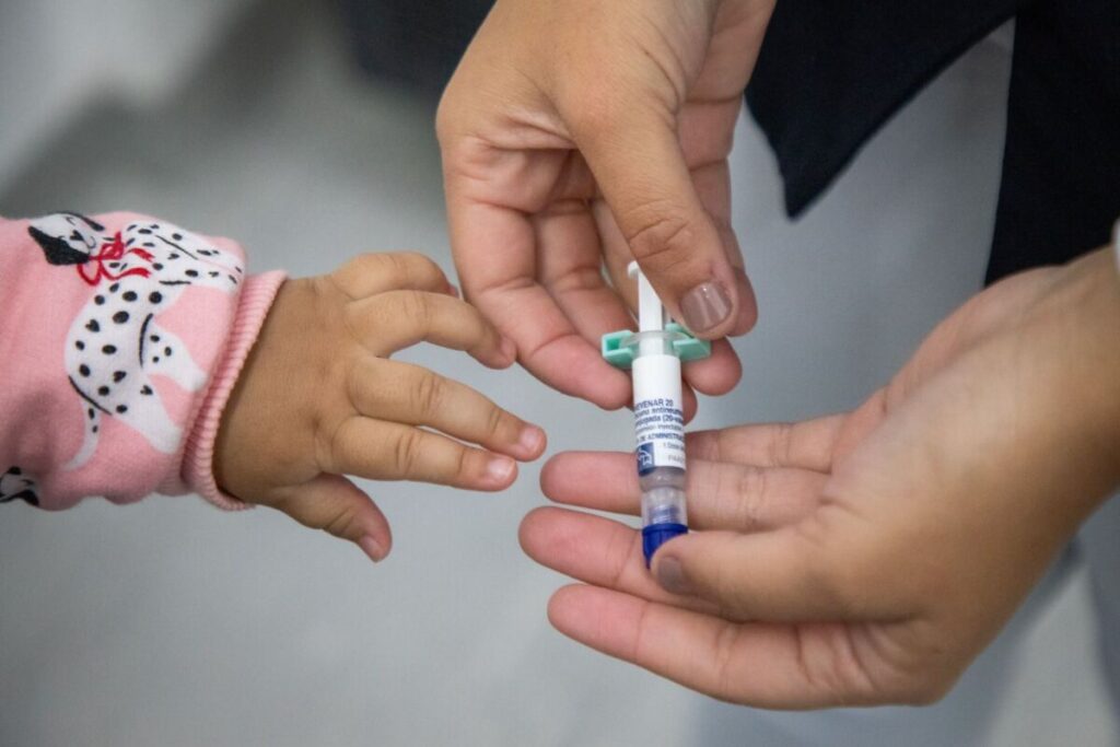 Paraná recebe mais de 29 mil doses da vacina Pneumo 20 para crianças de até cinco anos