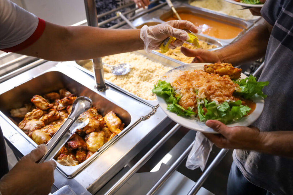 Restaurantes populares de Maringá terão almoço especial de Dia dos Namorados e Festa Junina