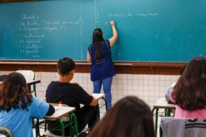 Paraná nomeia 917 professores concursados para a rede estadual; posse começa em julho