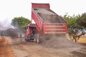 Prefeitura de Maringá apresenta novos maquinários para manutenção de estradas rurais e atendimento ao Parque Industrial