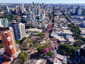 Prefeitura amplia número de faixas no entorno da Praça Rocha Pombo para melhorar fluxo de veículos