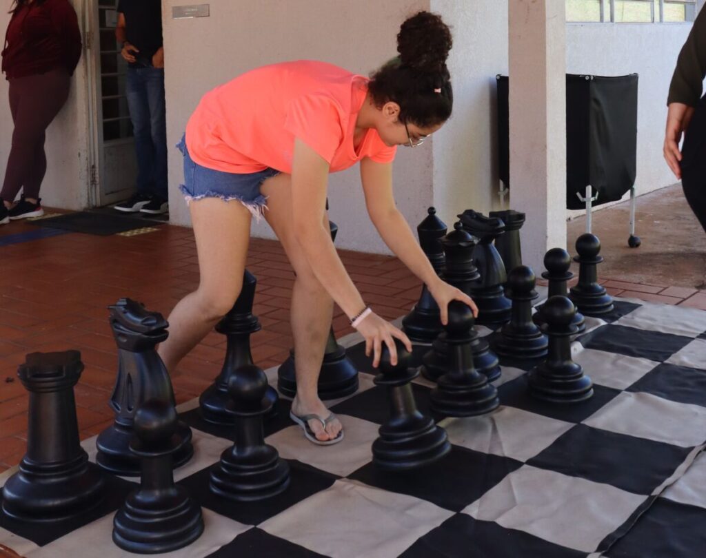 Colônia de Férias leva esporte e brincadeiras para crianças e adolescentes em centros esportivos de Maringá