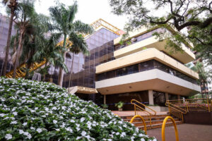Servidores de Maringá recebem reajuste por tempo de serviço na folha com retomada do 'Descongela'