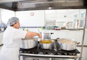 Denúncia ao MPF aponta irregularidades em contrato de R$ 89 milhões da merenda em Maringá