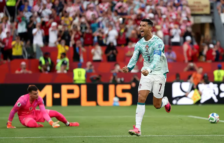 Em jogo eletrizante, Portugal vence Croácia de virada, avança às oitavas e terá clássico contra a Espanha