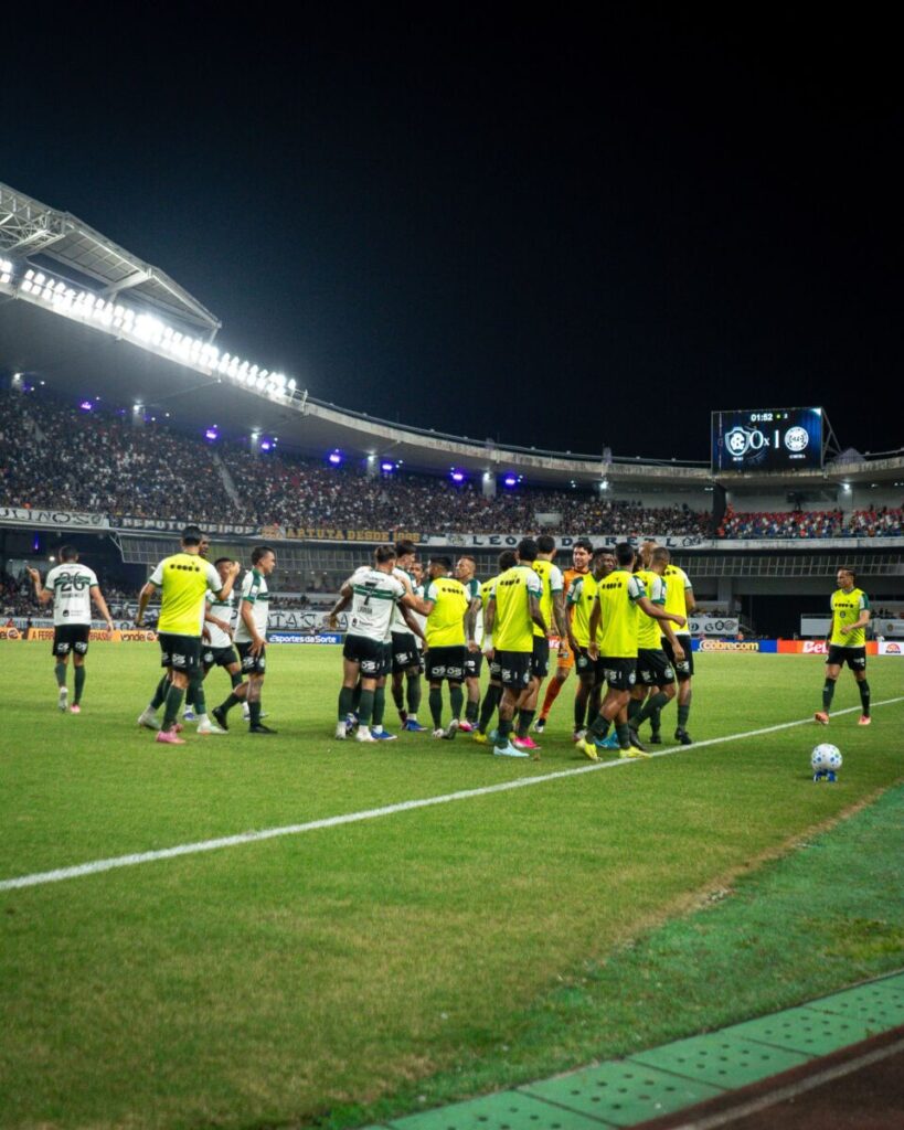 Coritiba vira nos minutos finais, vence o Remo e sobe para a 7ª posição no Campeonato Brasileiro
