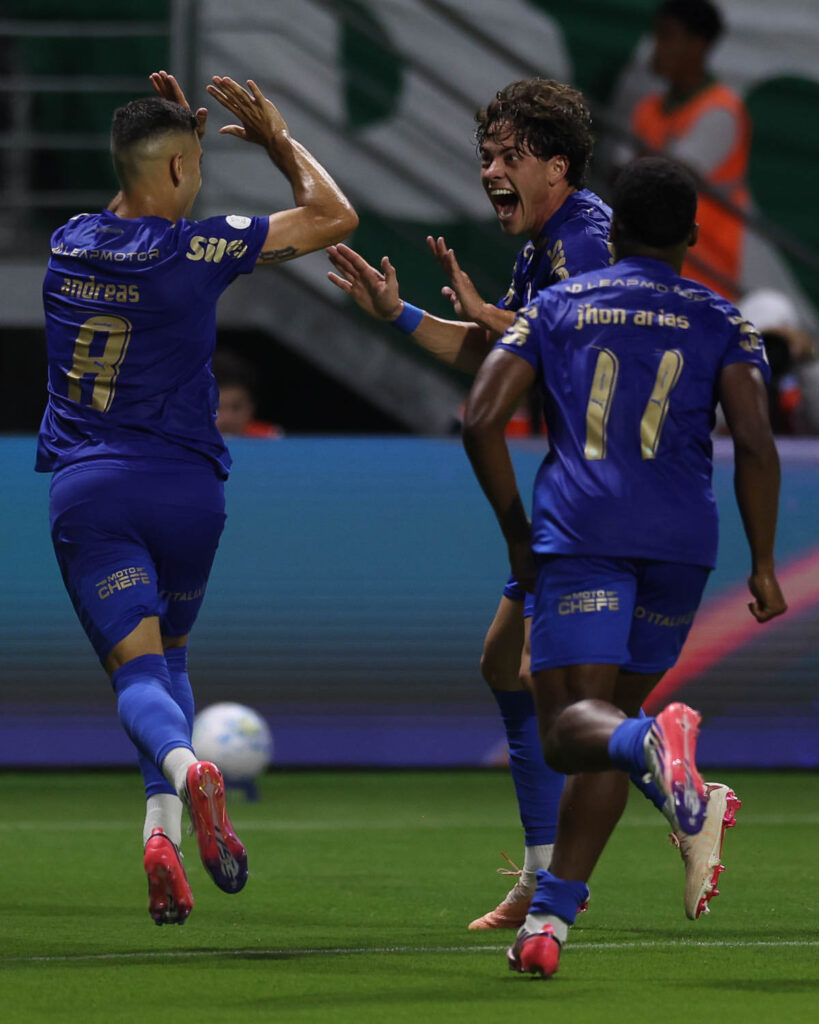 Palmeiras goleia Santos por 3 a 0 e encaminha vaga na semifinal da Copa do Brasil