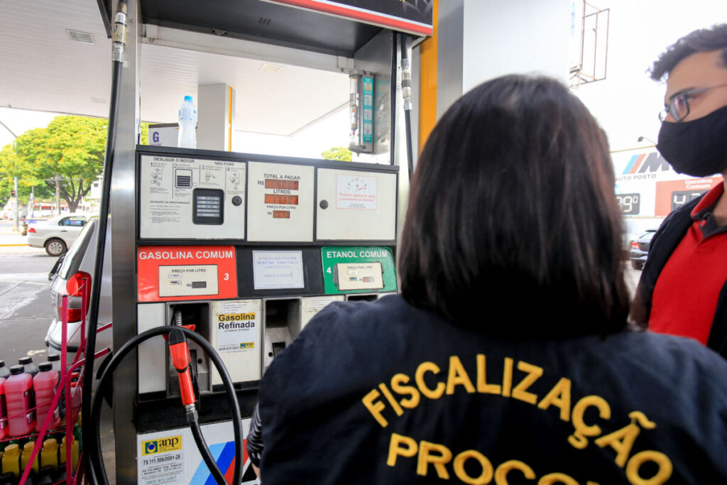 Pesquisa do Procon aponta variação de até 25,49% nos preços dos combustíveis em Maringá