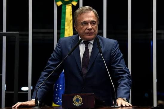 Alvaro Dias desiste de candidatura ao Senado nas eleições de 2026