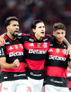 Flamengo vence o Mirassol e fica a um ponto do Palmeiras na liderança do Brasileirão
