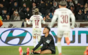 Fluminense avança à semifinal da Libertadores após confusão generalizada na Argentina