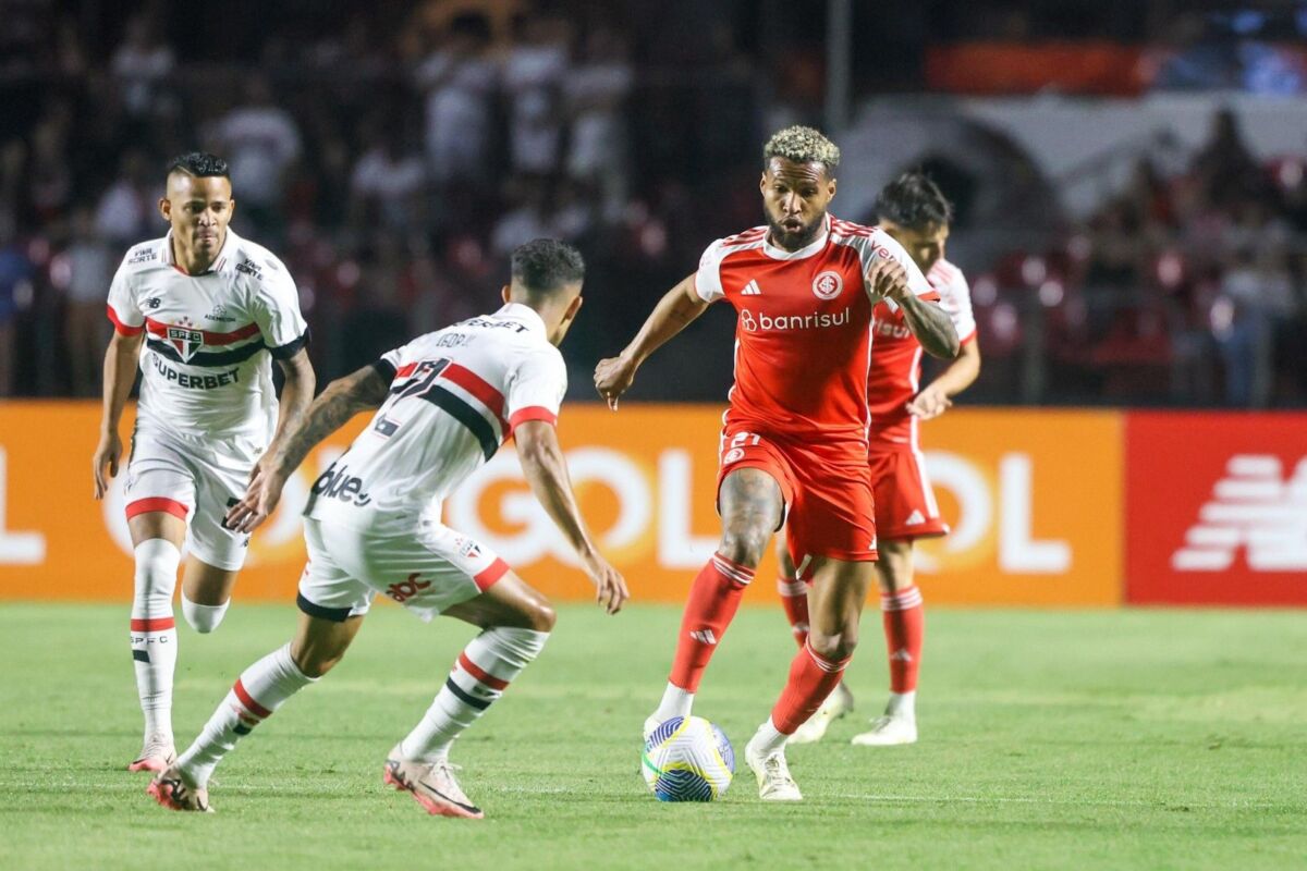 Brasileirão tem goleada do Vasco e vitória importante do Santos
