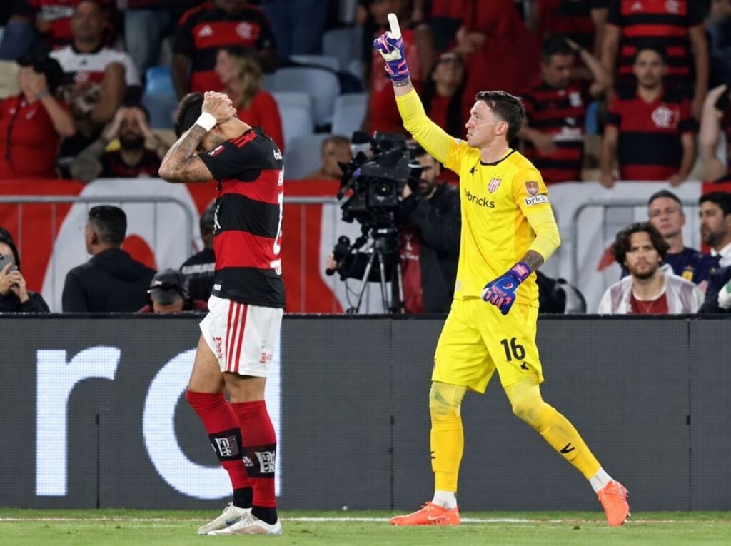 Flamengo é eliminado da Libertadores nos pênaltis
